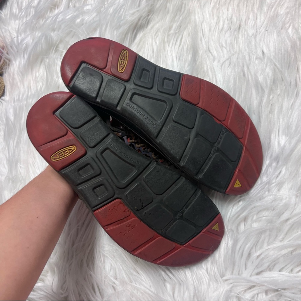 Keen Dark Woven Sandals with Red Laces - Picture 4 of 5